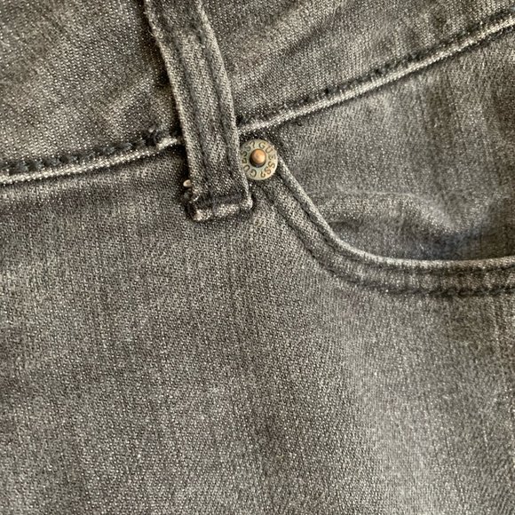 GUESS | Low Rise Black/Grey Skinny Jeans - Picture 4 of 7